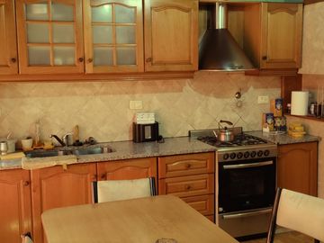 Chalet 3 dormitorios, en 2 plantas, 2 baños, quincho