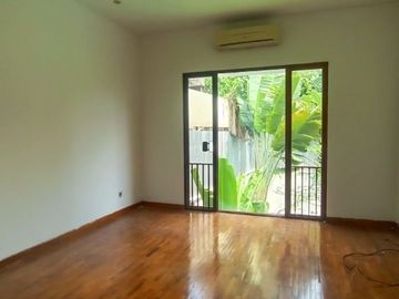 For Rent 4BR Tropical House inside Compound at Kemang
