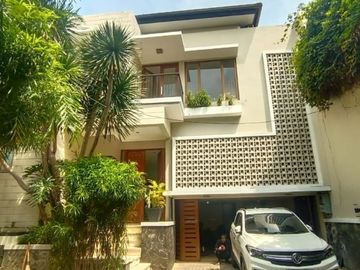 For Rent 4BR Tropical House inside Compound at Kemang