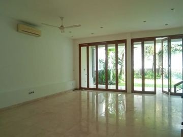 For Rent 4BR Tropical House inside Compound at Kemang