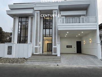 Dijual Rumah Hook Brandnew Samping Taman Dengan Kolam Renang