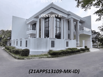 Dijual Rumah Hook Brandnew Samping Taman Dengan Kolam Renang