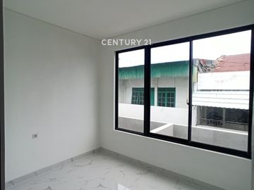 Rumah 2 Lantai 4 Kamar Tidur Di Tengah Kota Makassar