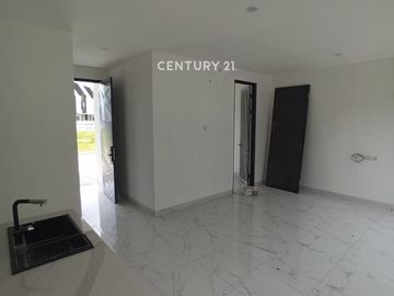 Rumah 2 Lantai 4 Kamar Tidur Di Tengah Kota Makassar