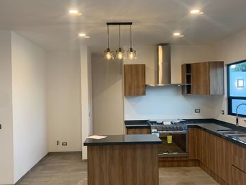 Casa en Venta en Preserve Juriquilla, Alberca Propia, 4 Recamaras, Lujo