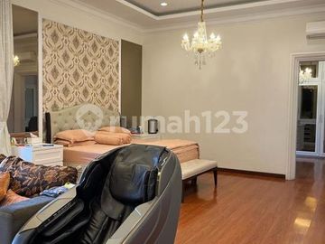 Rumah Mewah Furnished Komplit Lift Swim Pool di The Springs Gs