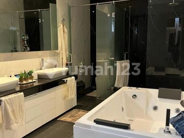 Rumah Mewah Furnished Komplit Lift Swim Pool di The Springs Gs