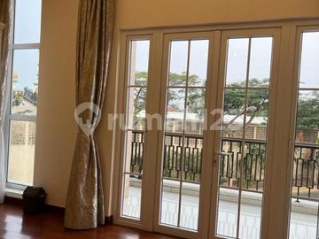 Rumah Mewah Furnished Komplit Lift Swim Pool di The Springs Gs
