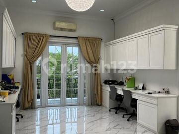 Rumah Mewah Furnished Komplit Lift Swim Pool di The Springs Gs