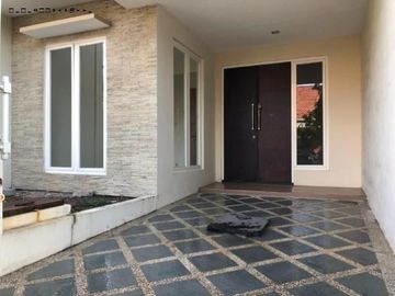 Rumah NEW di Dukuh Kupang, Strategis