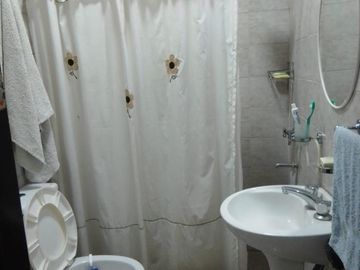 CASA COMODA  CON PATIO Y TERRAZA EN VILLA BALLESTER