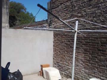 CASA COMODA  CON PATIO Y TERRAZA EN VILLA BALLESTER