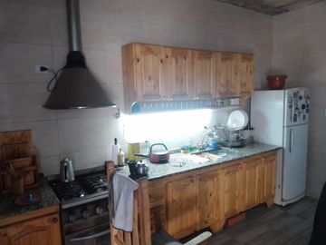 CASA COMODA  CON PATIO Y TERRAZA EN VILLA BALLESTER