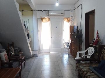 CASA COMODA  CON PATIO Y TERRAZA EN VILLA BALLESTER