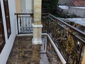 Rmh mewah harga murah 2lantai beji,Depok