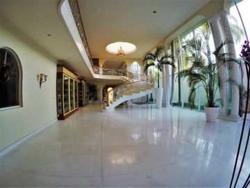 Casas en venta  Colinas de San Javier Lujo Andares