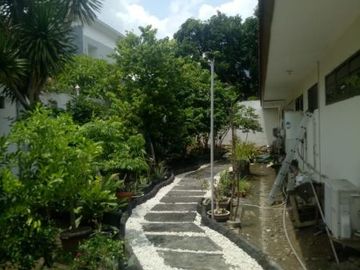 Di jual rumah mewah, jalan kupang indah