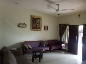Di jual rumah mewah, jalan kupang indah