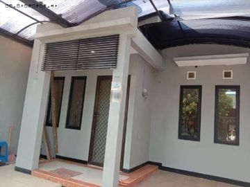 MURAH Rumah Siap Huni Perum Sukolilo ada Kitchen set, bufet