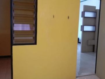 MURAH Rumah Siap Huni Perum Sukolilo ada Kitchen set, bufet