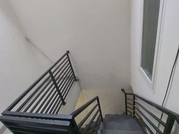 Rumah 2 lantai hook dalam komplek panorama bukit cinere