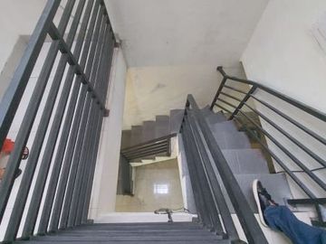 Rumah 2 lantai hook dalam komplek panorama bukit cinere