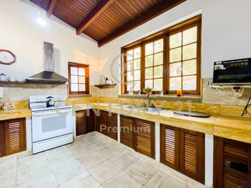 VENDO 2 CASAS A PRECIO DE TERRENO- LOS ÁLAMOS DE MONTERRICO -