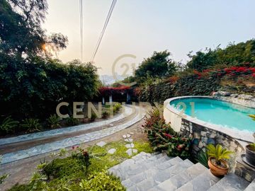 VENDO 2 CASAS A PRECIO DE TERRENO- LOS ÁLAMOS DE MONTERRICO -