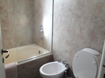 Excelente PH en 1 planta reciclado a nuevo de categoría, 2 patios, parrilla.