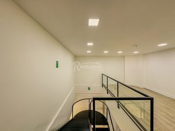 oficina en arriendo en milla de oro. Cod A777300