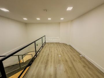 oficina en arriendo en milla de oro. Cod A777300
