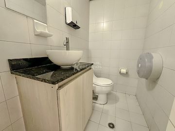 oficina en arriendo en milla de oro. Cod A777300