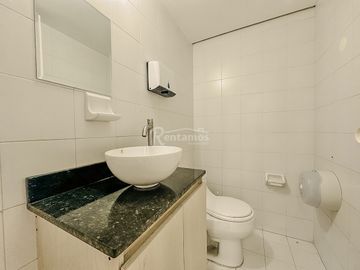 oficina en arriendo en milla de oro. Cod A777300