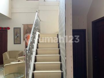 Di Jual Rumah Perumahan Palem Semi Karawachi Hoek