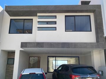 *Cómoda Casa con Maravillosas Vistas a Estrenar, Aqua, Lago Esmeralda