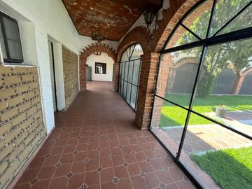 CASA EN VENTA, CON ALBERCA EN CUAUTLA, A 15 MIN. DE OAXTEPEC, MORELOS