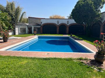 CASA EN VENTA, CON ALBERCA EN CUAUTLA, A 15 MIN. DE OAXTEPEC, MORELOS