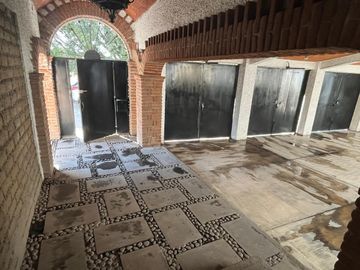 CASA EN VENTA, CON ALBERCA EN CUAUTLA, A 15 MIN. DE OAXTEPEC, MORELOS