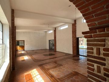 CASA EN VENTA, CON ALBERCA EN CUAUTLA, A 15 MIN. DE OAXTEPEC, MORELOS