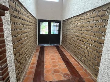 CASA EN VENTA, CON ALBERCA EN CUAUTLA, A 15 MIN. DE OAXTEPEC, MORELOS