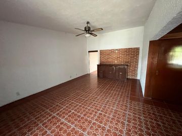 CASA EN VENTA, CON ALBERCA EN CUAUTLA, A 15 MIN. DE OAXTEPEC, MORELOS