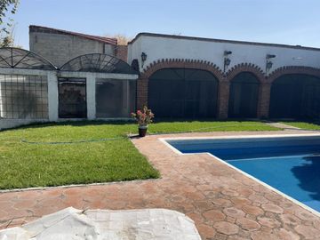 CASA EN VENTA, CON ALBERCA EN CUAUTLA, A 15 MIN. DE OAXTEPEC, MORELOS