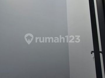 Rumah 3 Lantai Dalam Cluster di Kawasan Strategis Mampang Prapatan