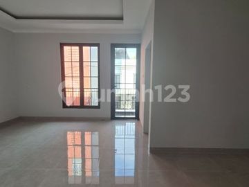Rumah 3 Lantai Dalam Cluster di Kawasan Strategis Mampang Prapatan