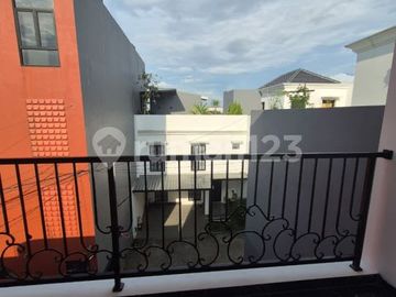 Rumah 3 Lantai Dalam Cluster di Kawasan Strategis Mampang Prapatan