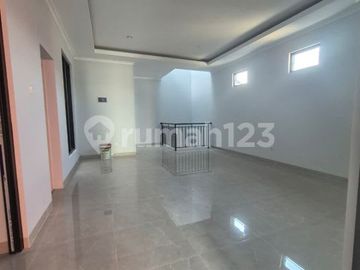 Rumah 3 Lantai Dalam Cluster di Kawasan Strategis Mampang Prapatan