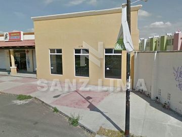 VILLAS DEL BAJIO: AV. LAS TORRES  AMPLIO LOCAL CON BAÑO, EN CELAYA, GTO.