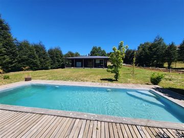 Casa en venta en Lomas de Villarrica-Excelente Construcción
