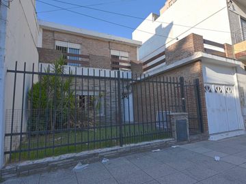 Venta casa americana en la mejor zona de Caseros