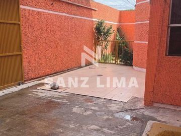 Zona de Oro II: Hermosa casa con amplio patio